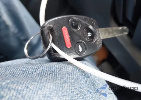 2004 Honda Accord 2.4 Ex z USA, uszkodzony, nr VIN 1HGCM56744A174691